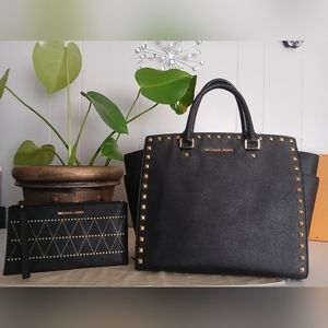 Michael Kors Black Bag With Pouch.